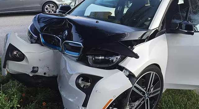 BMW i3 Kaza Yangın