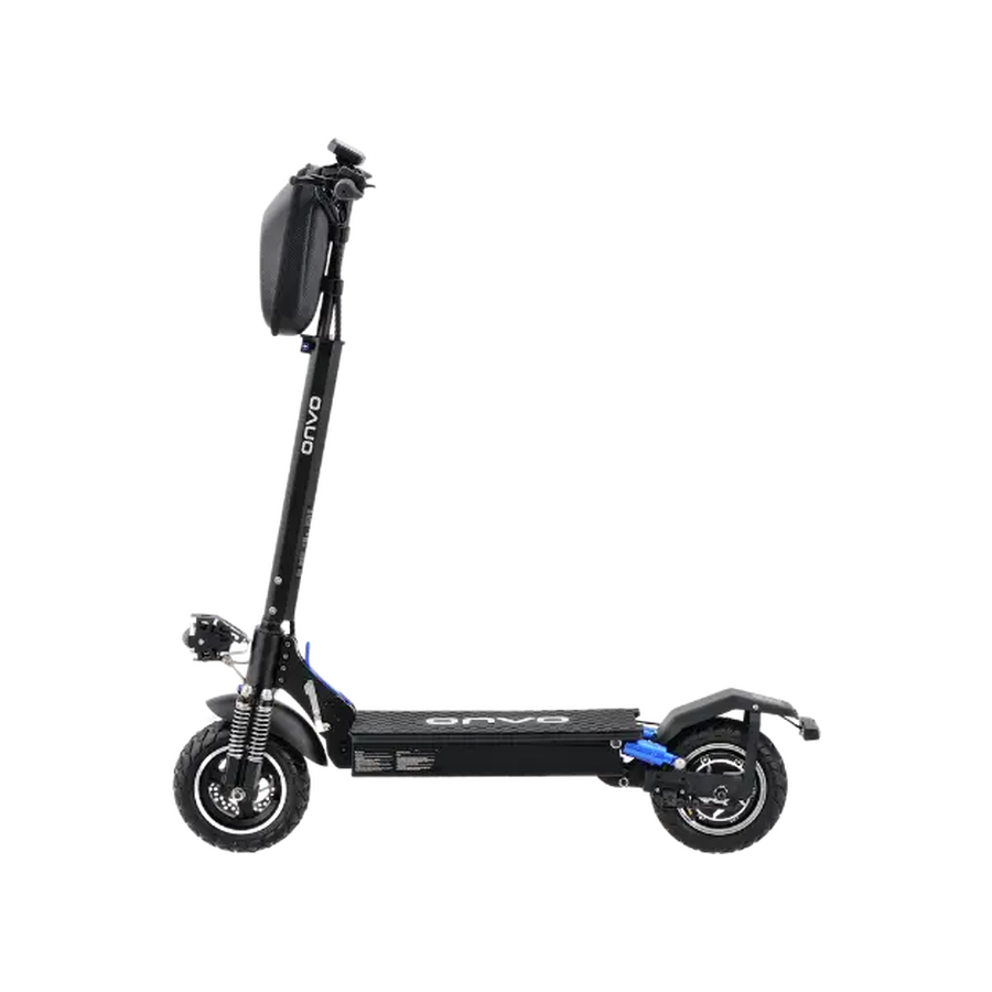 ONVO OV-012 siyah elektrikli scooter şehir yolunda