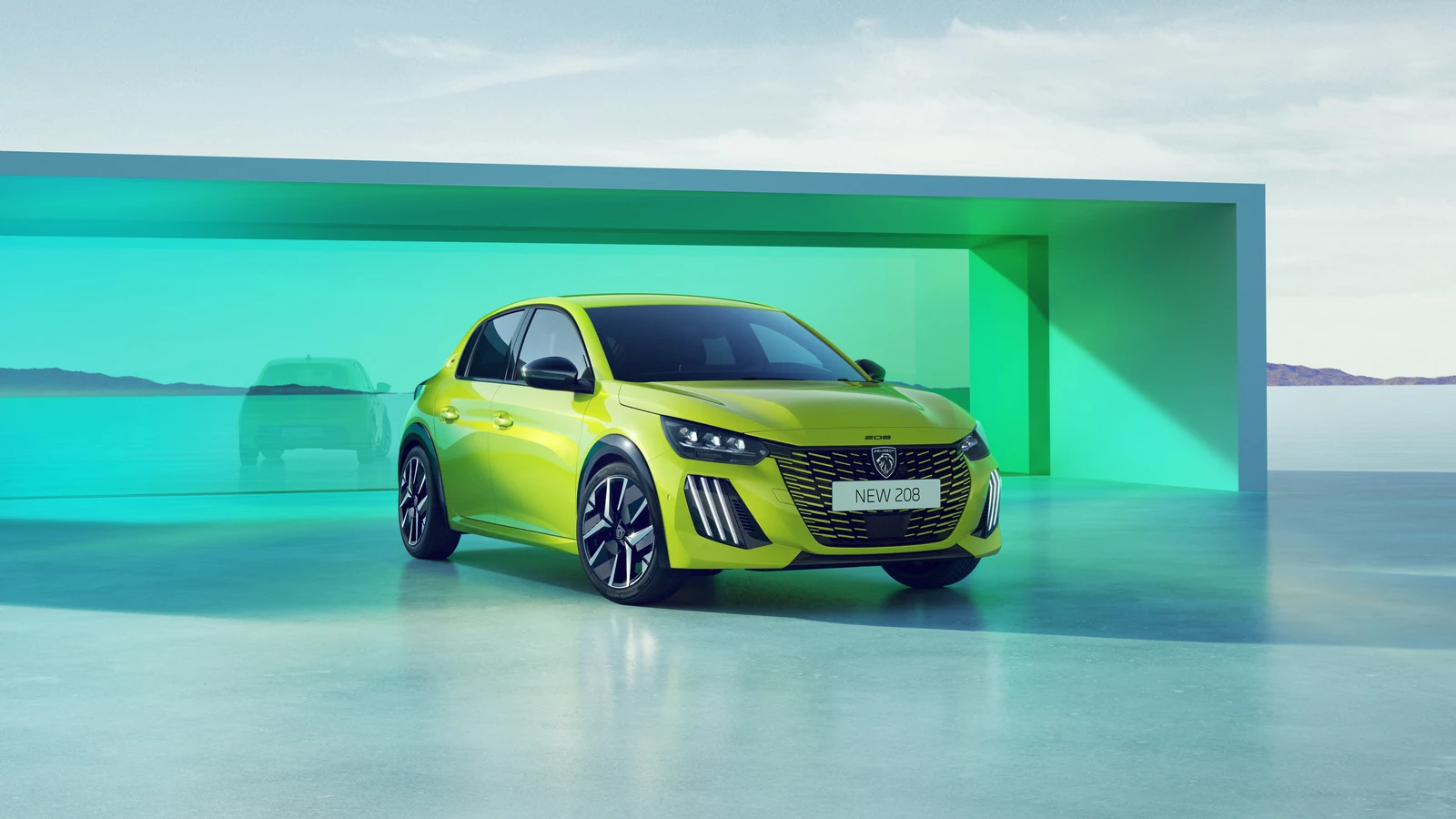 Agueda Sarı Peugeot E-208 GT resmî ön üç çeyrek görünümü