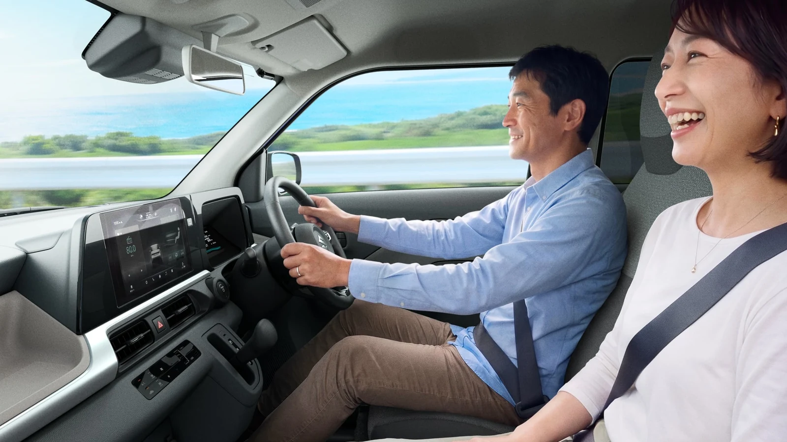 Suzuki e SKY sürücü ve ön yolcu kabini