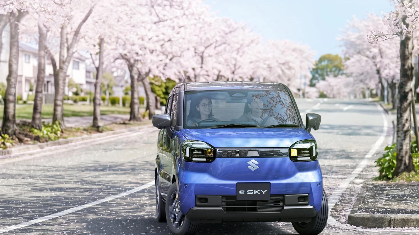 Mavi Suzuki e SKY kiraz ağaçlı yolda önden görünümü