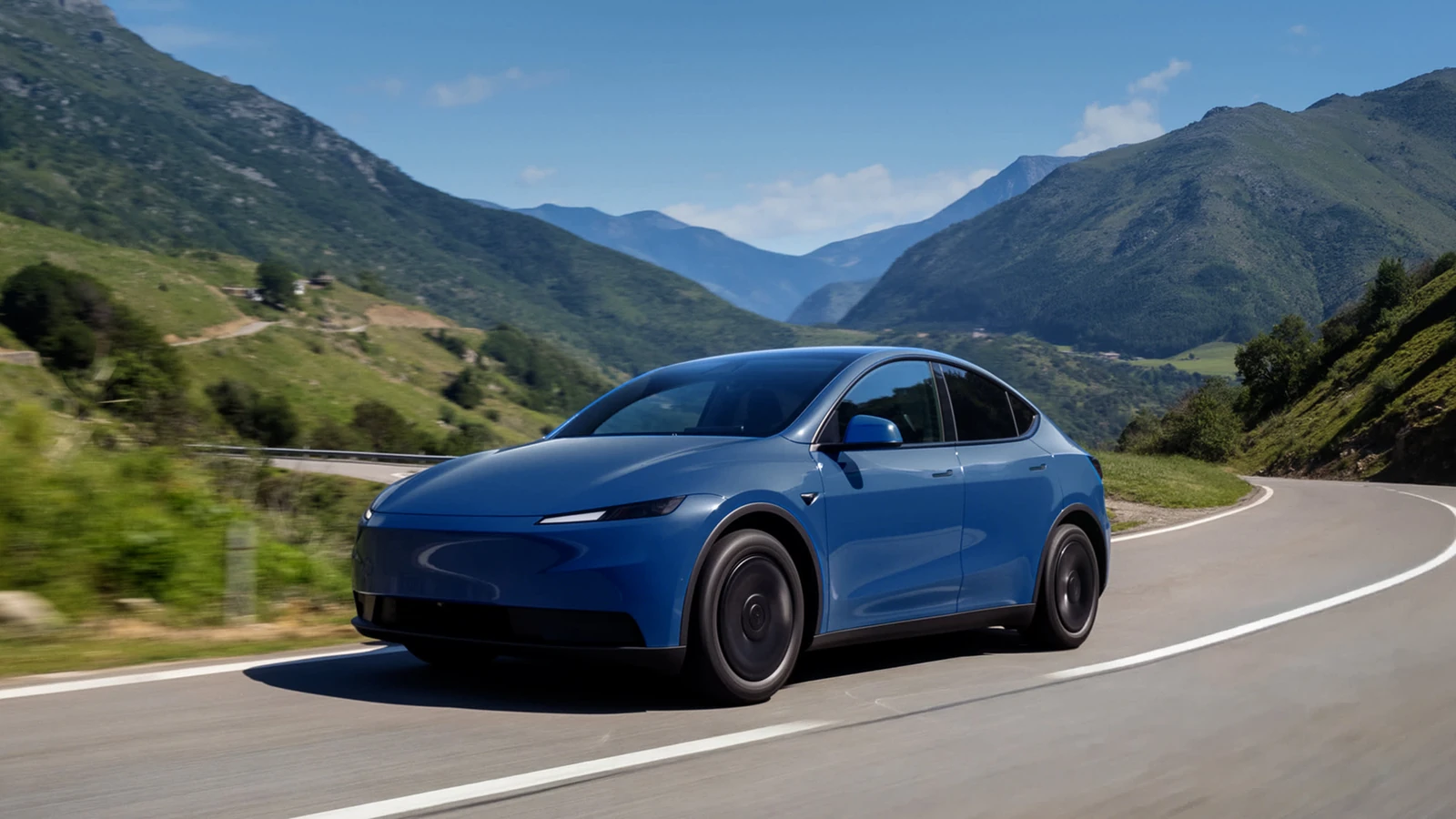 Mavi Tesla Model Y ön üç çeyrek yol görünümü