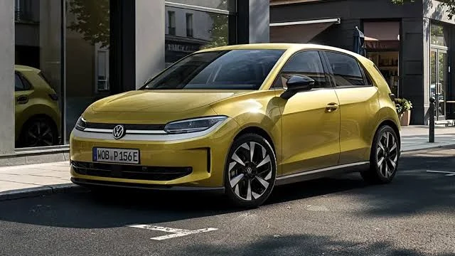 Sarı Volkswagen ID. Polo’nun ön çapraz görünümü