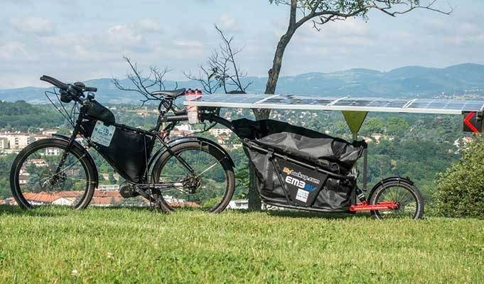 Güneş Enerjisiyle Çalışan Elektrikli Bisiklet 64 Günde Fransa'dan Çin'e Giderek 12800 Km Yol Kat Etti